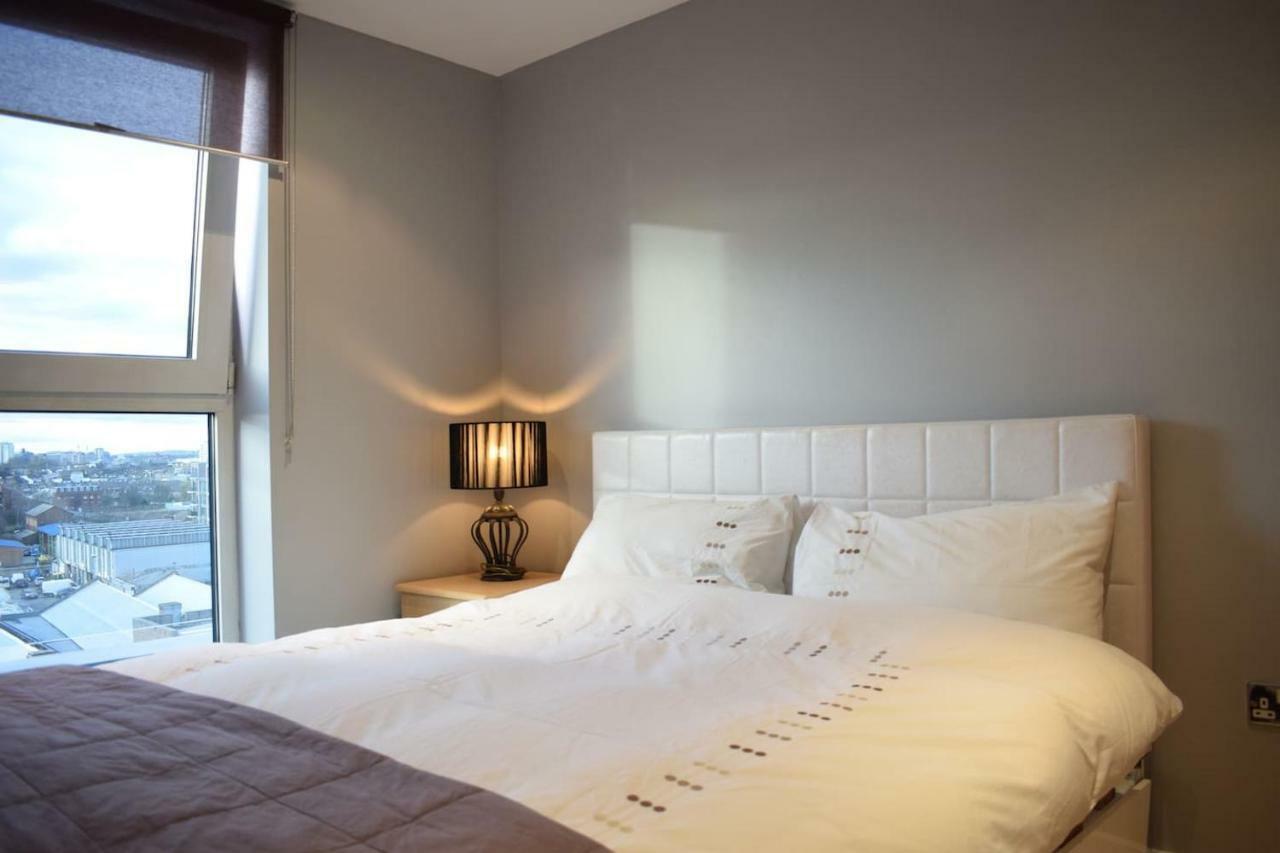 Chelsea / Imperial Wharf - Bright, Modern, Sunset View Apartment Londres Exterior foto