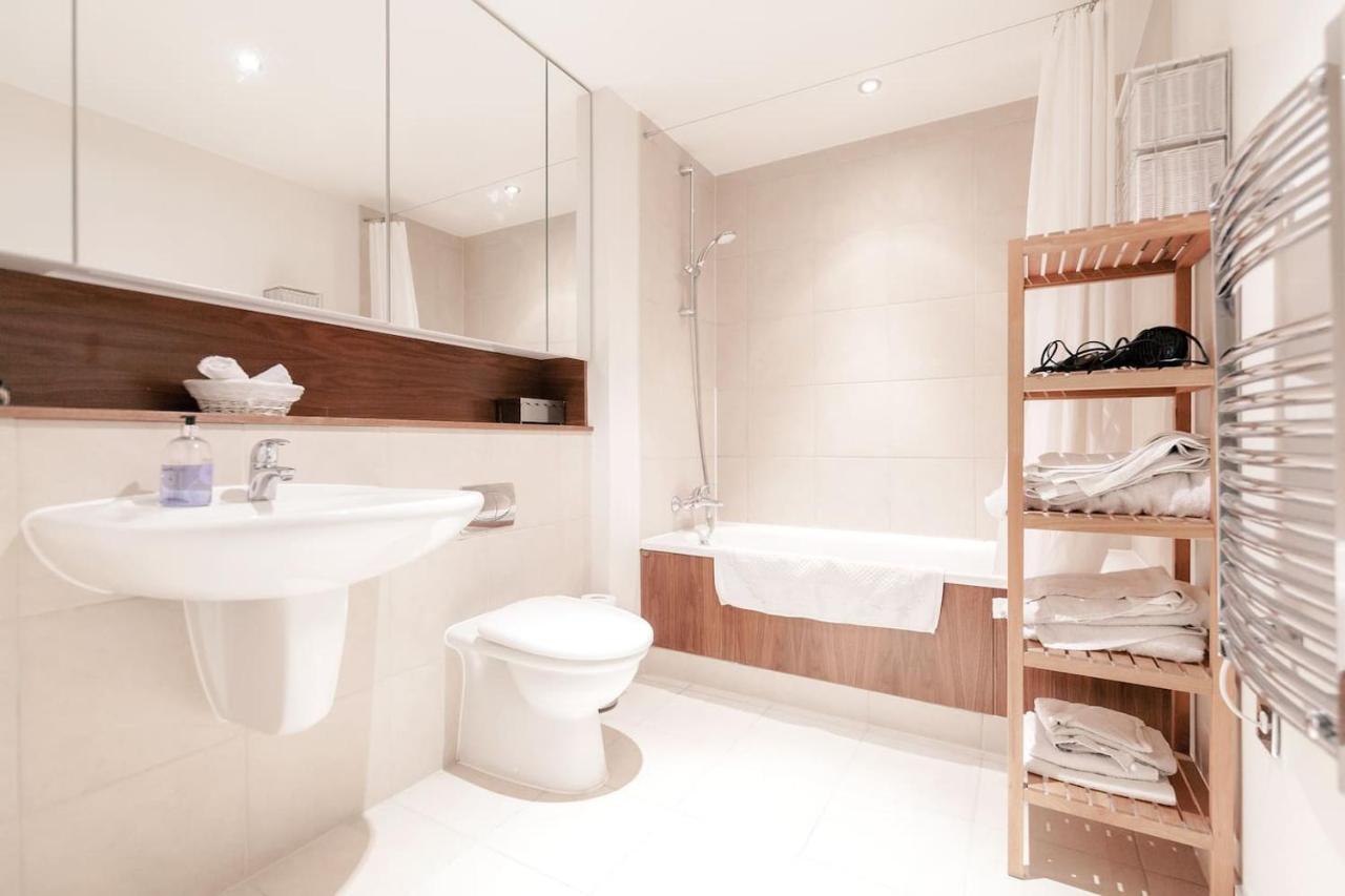 Chelsea / Imperial Wharf - Bright, Modern, Sunset View Apartment Londres Exterior foto